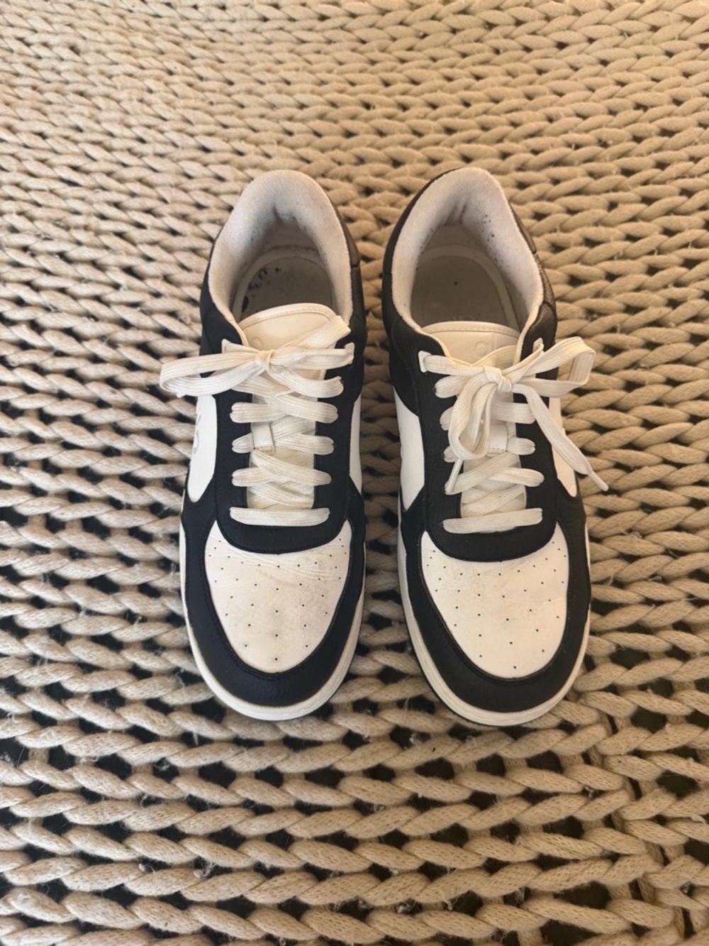 ALO Yoga Recovery Mode Sneaker - Black/White